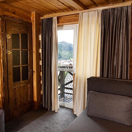 Svoi Hotel Palyanytsya Eksteriør billede