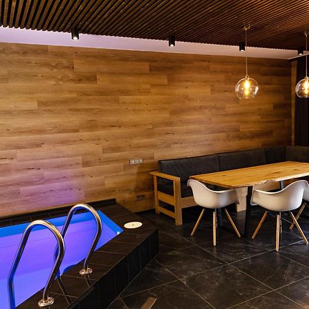 Svoi Hotel Palyanytsya Eksteriør billede