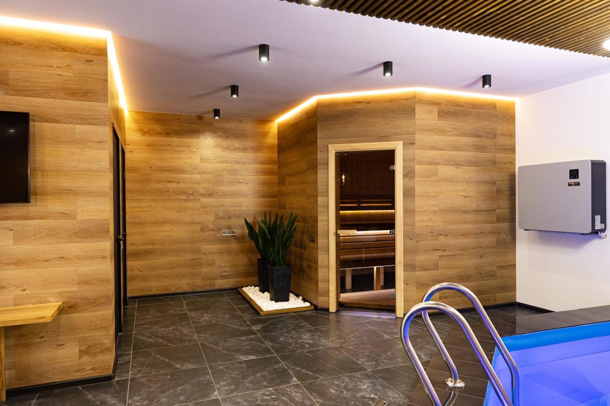 Svoi Hotel Palyanytsya Eksteriør billede