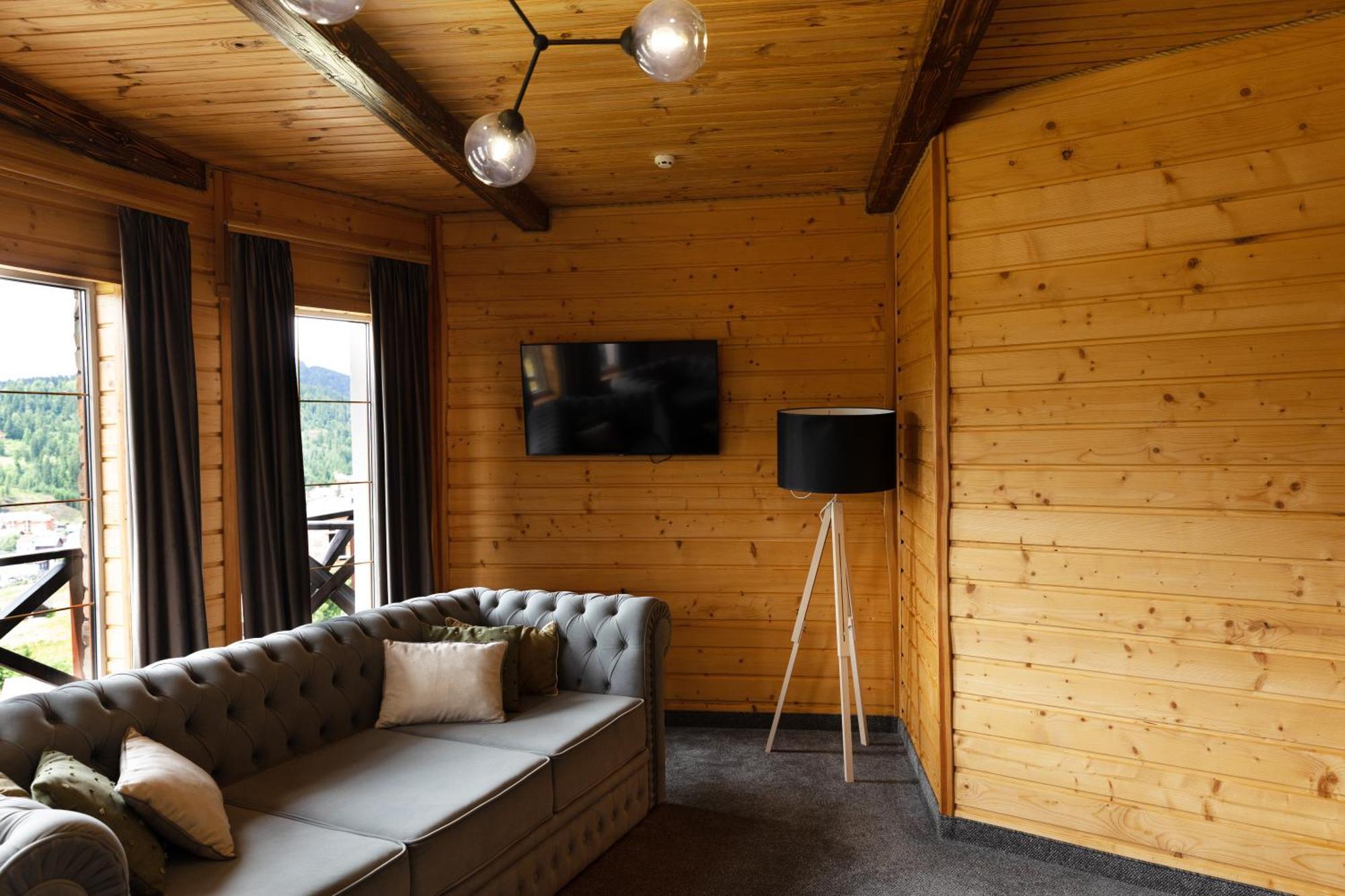 Svoi Hotel Palyanytsya Eksteriør billede