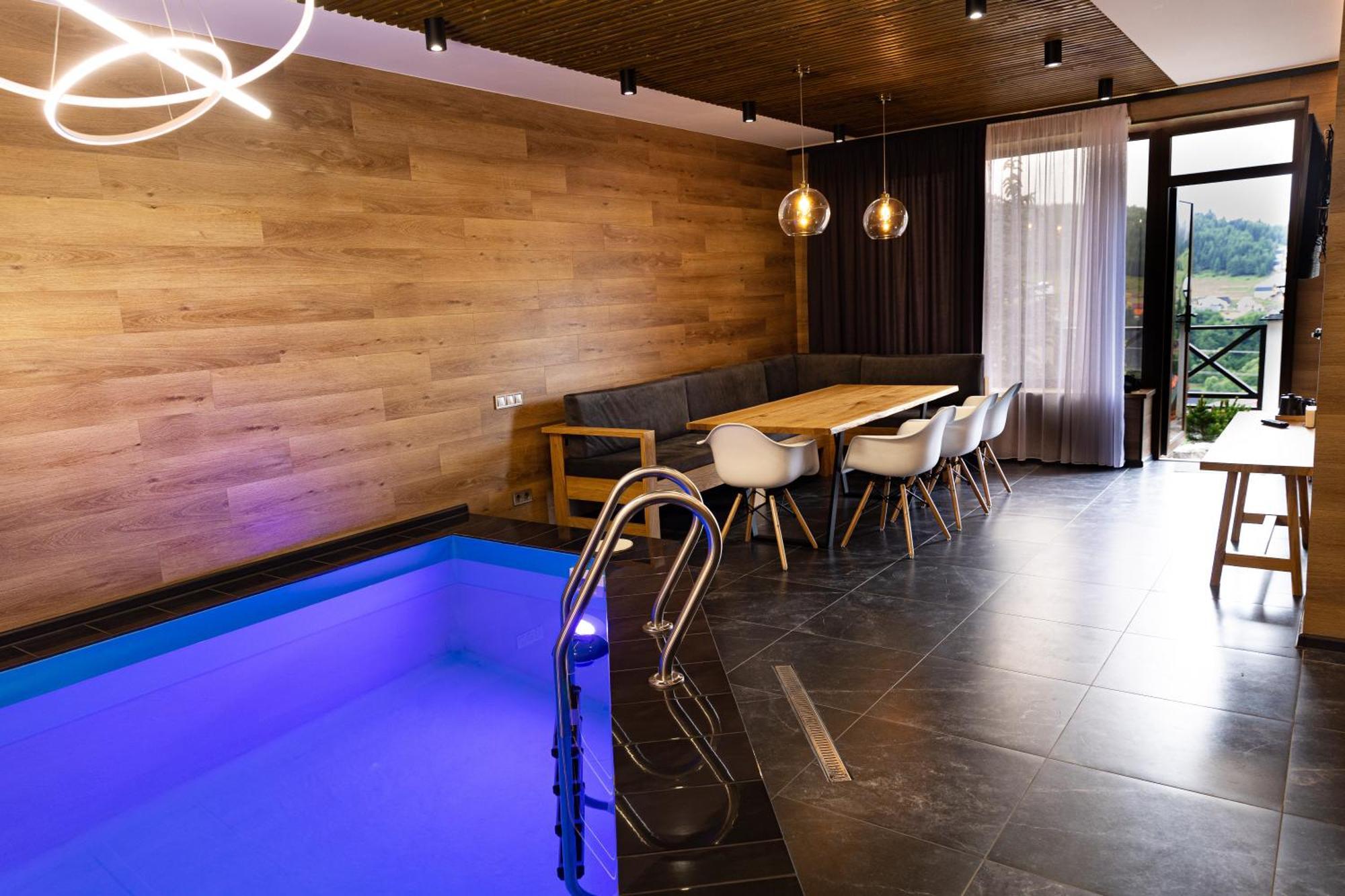Svoi Hotel Palyanytsya Eksteriør billede