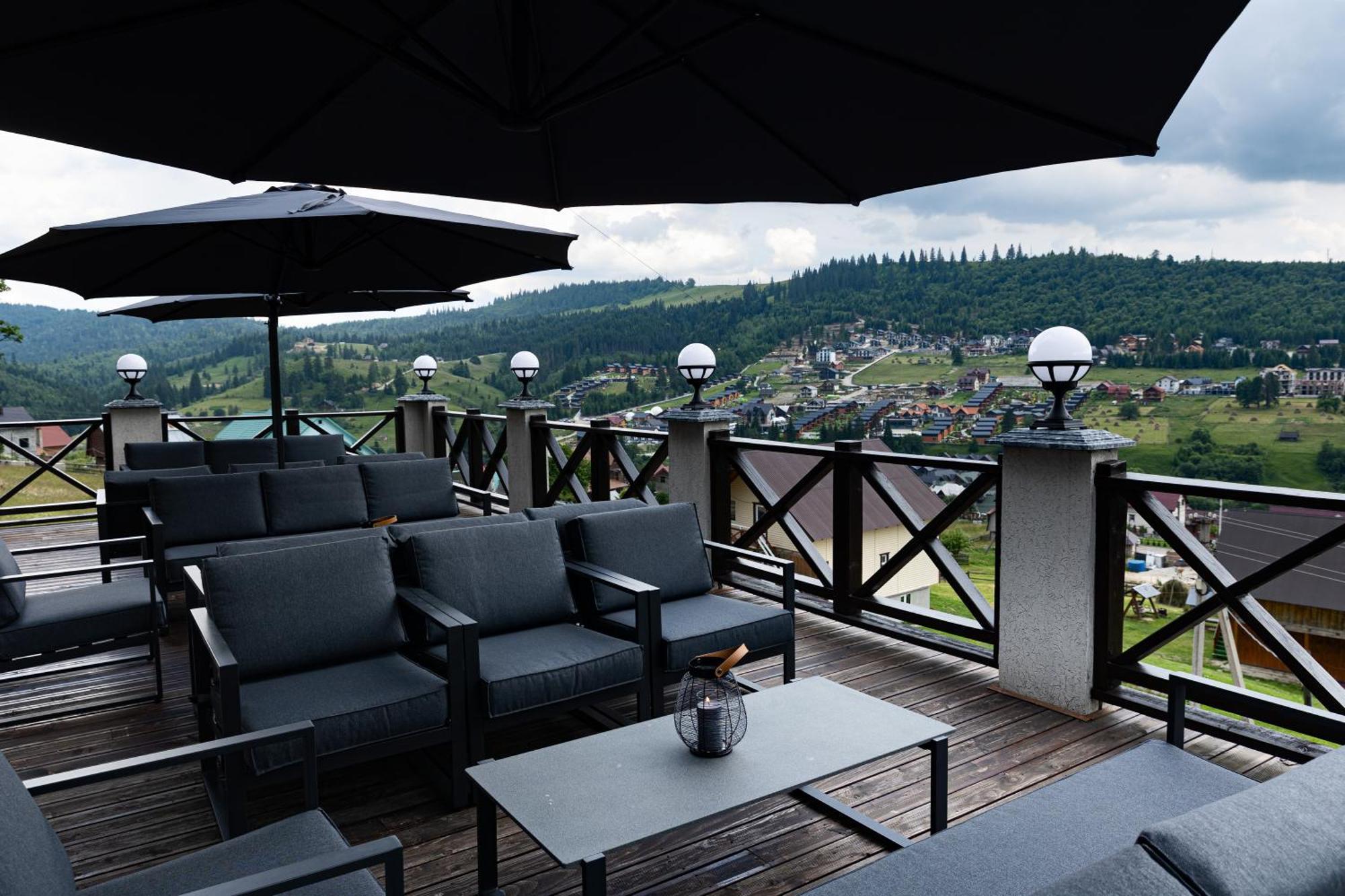 Svoi Hotel Palyanytsya Eksteriør billede