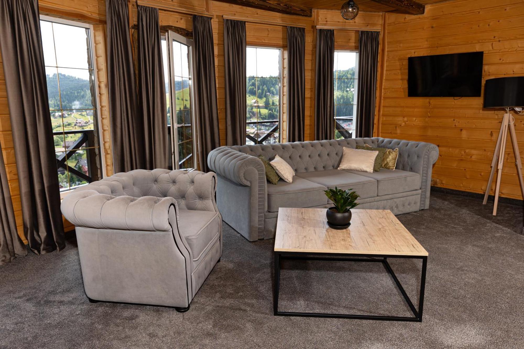 Svoi Hotel Palyanytsya Eksteriør billede