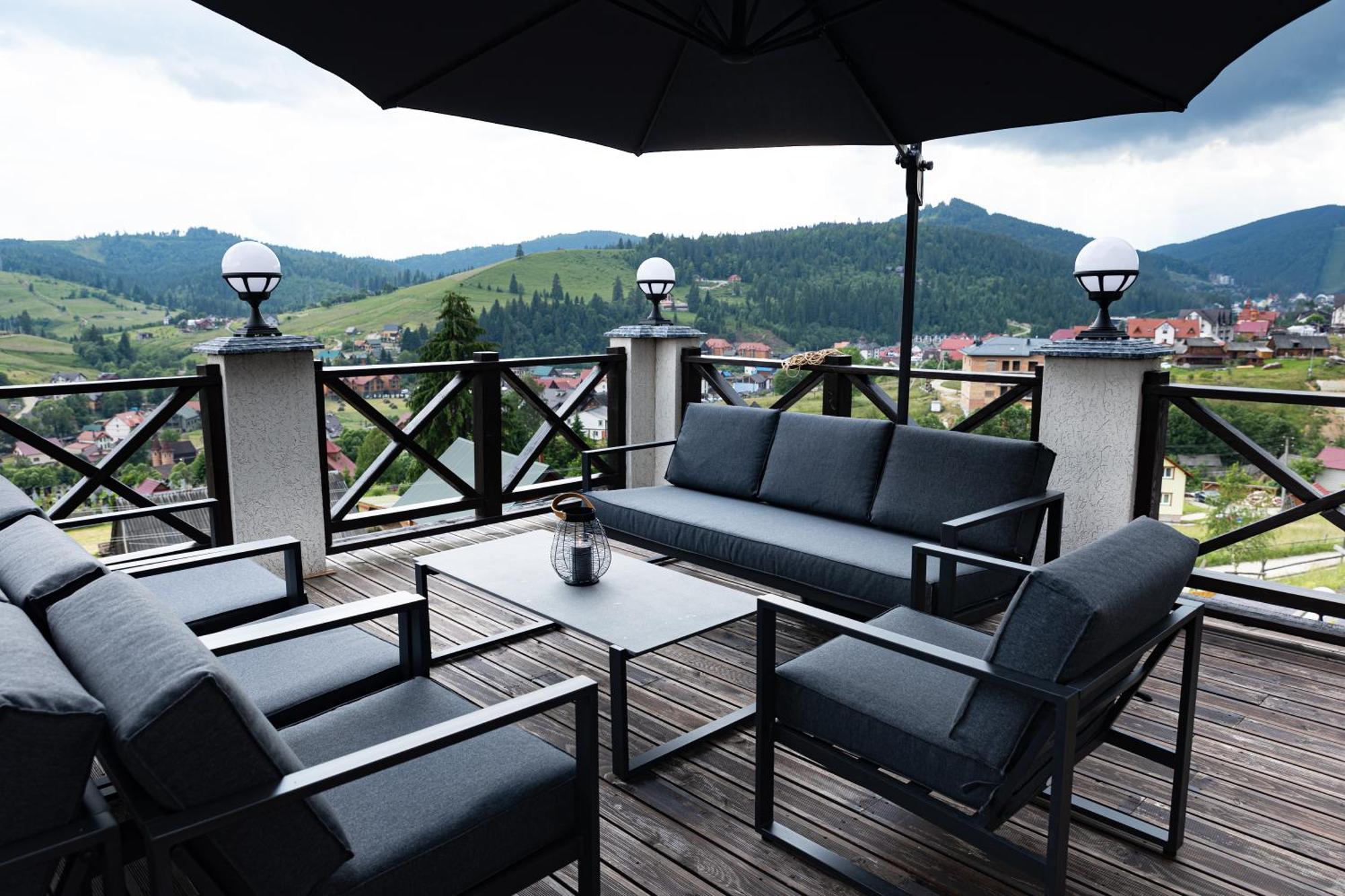 Svoi Hotel Palyanytsya Eksteriør billede