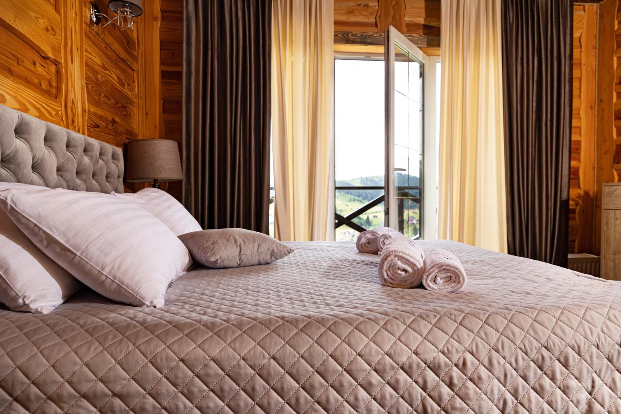 Svoi Hotel Palyanytsya Eksteriør billede