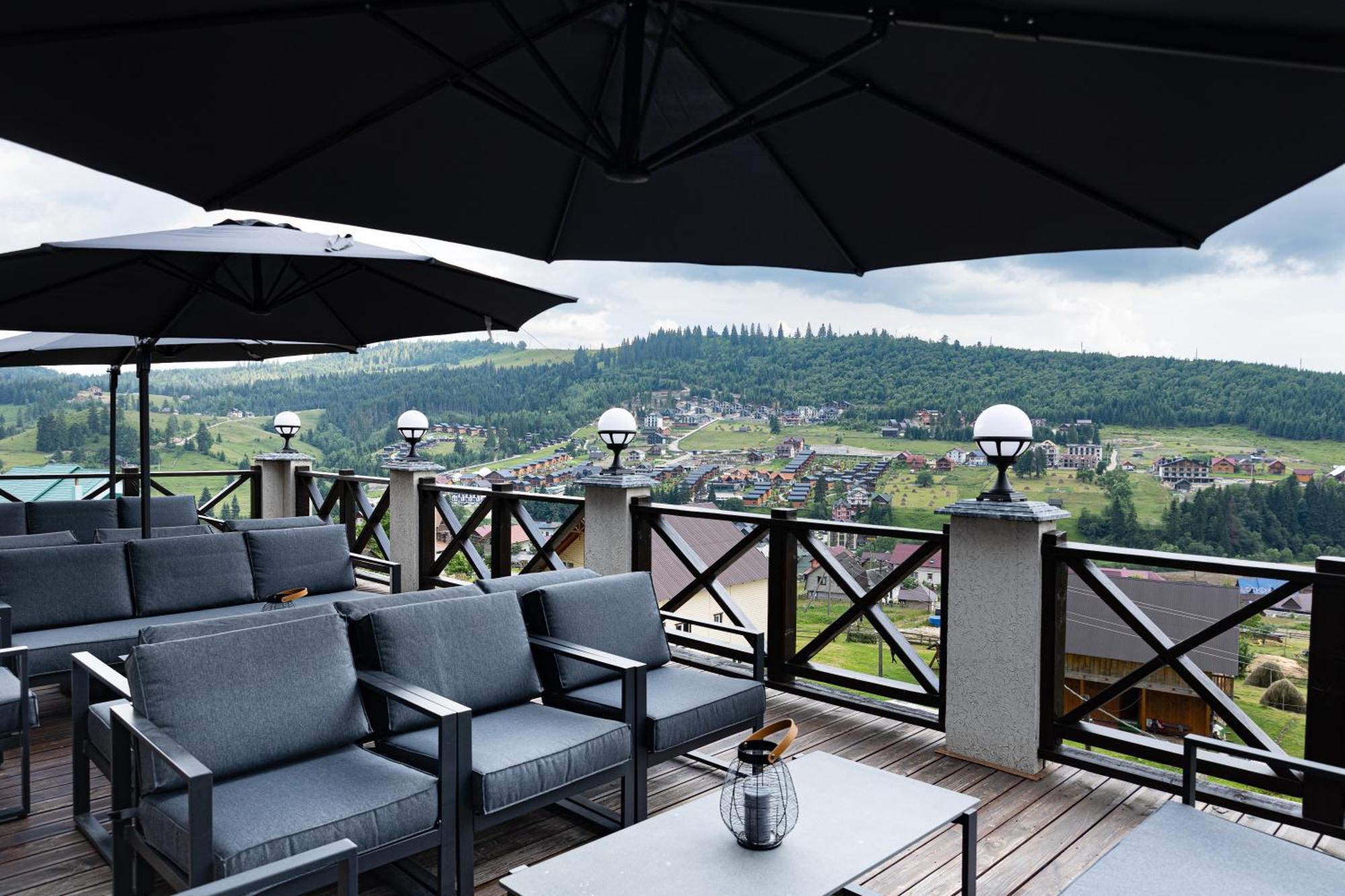 Svoi Hotel Palyanytsya Eksteriør billede
