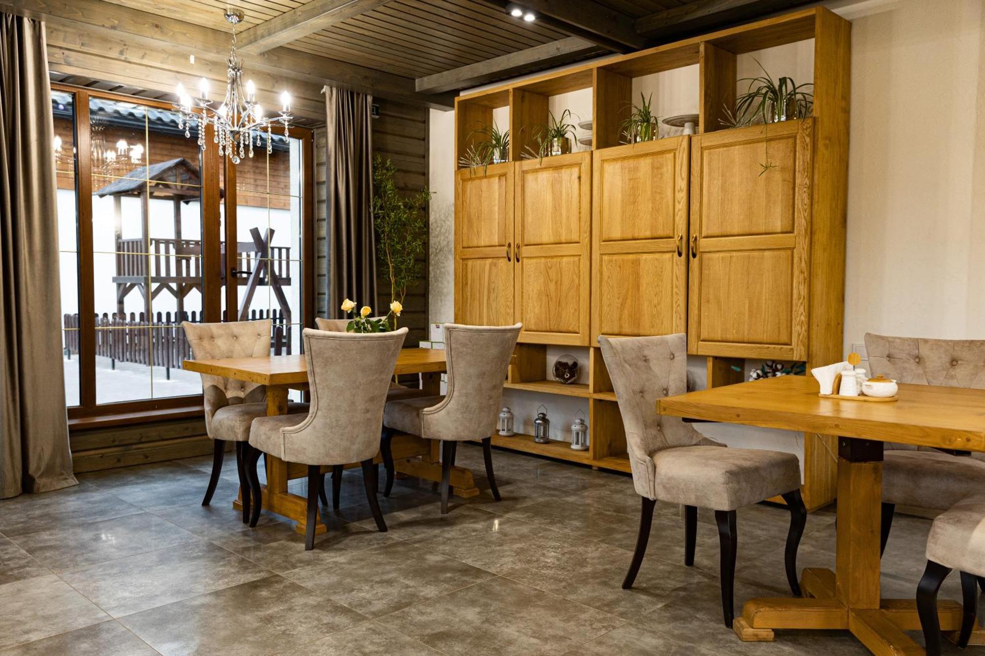 Svoi Hotel Palyanytsya Eksteriør billede