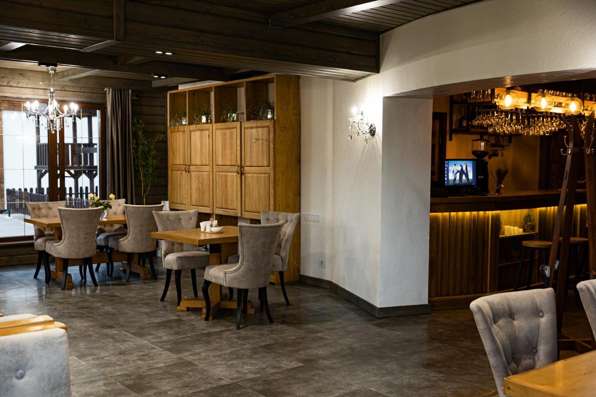 Svoi Hotel Palyanytsya Eksteriør billede