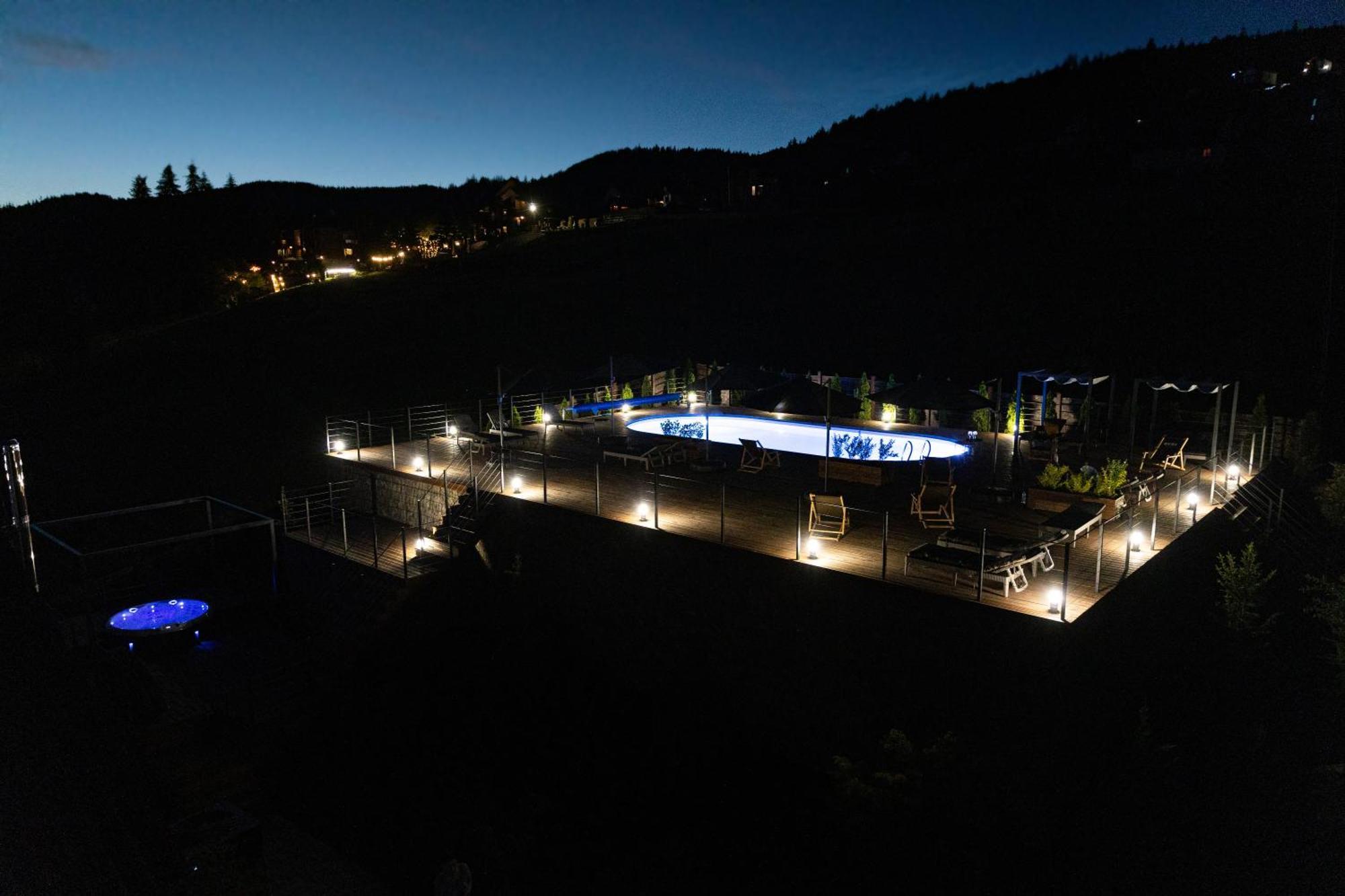 Svoi Hotel Palyanytsya Eksteriør billede
