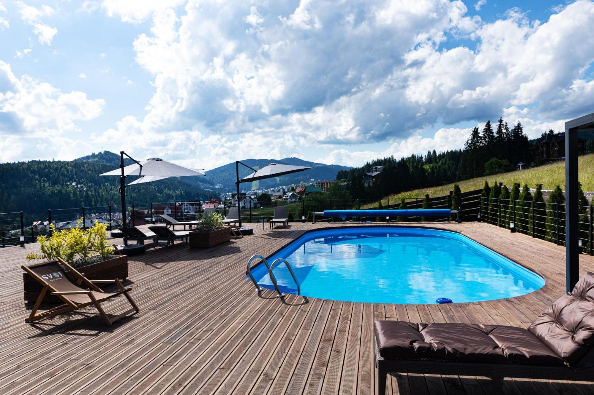 Svoi Hotel Palyanytsya Eksteriør billede