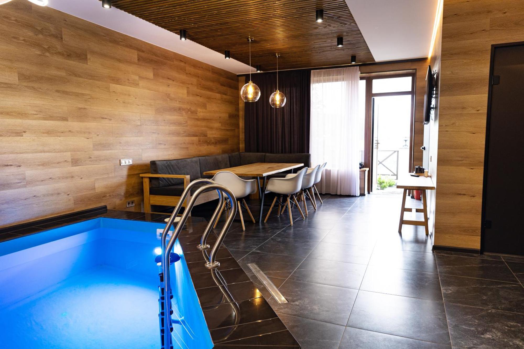 Svoi Hotel Palyanytsya Eksteriør billede
